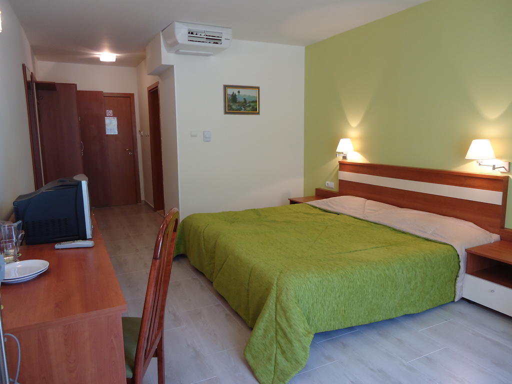 Glicinia Hotel Goldstrand Zimmer foto